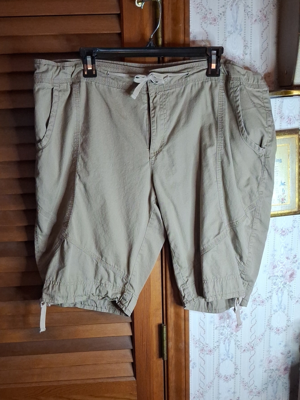 Magellan Beige Drawstring Cargo Shorts Sz 18 Preloved